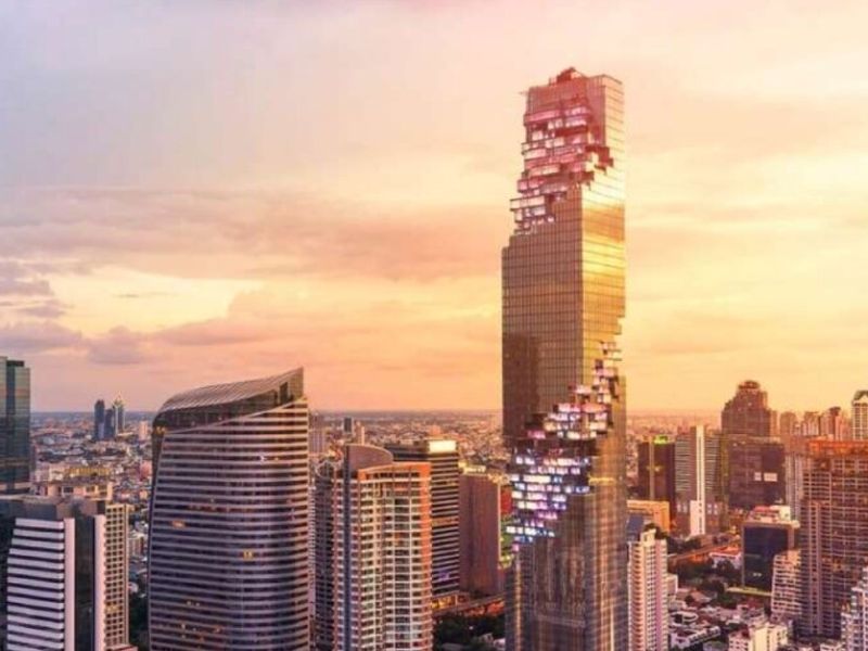 The standard Mahanakhon