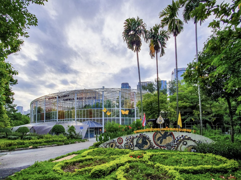 Wachirabenchathat - Suan Rot Fai Park