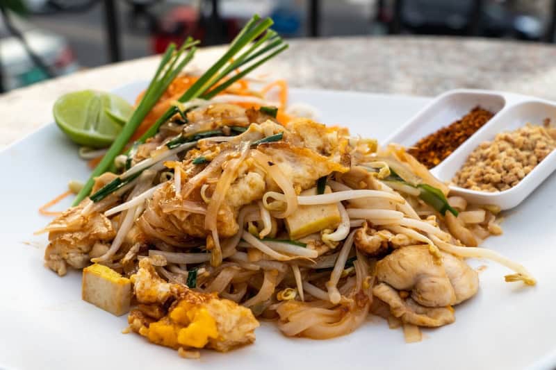 cost of living thailand pad thai