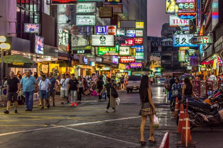 patpong night market in bangkok