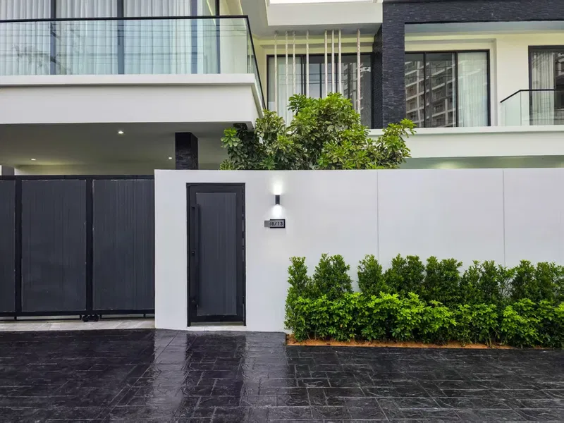 Luxury Vista Villa - Exteriors