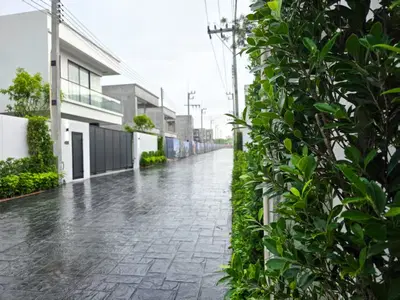 Luxury Vista Villa - Exteriors