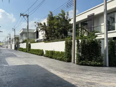Luxury Vista Villa - Exteriors