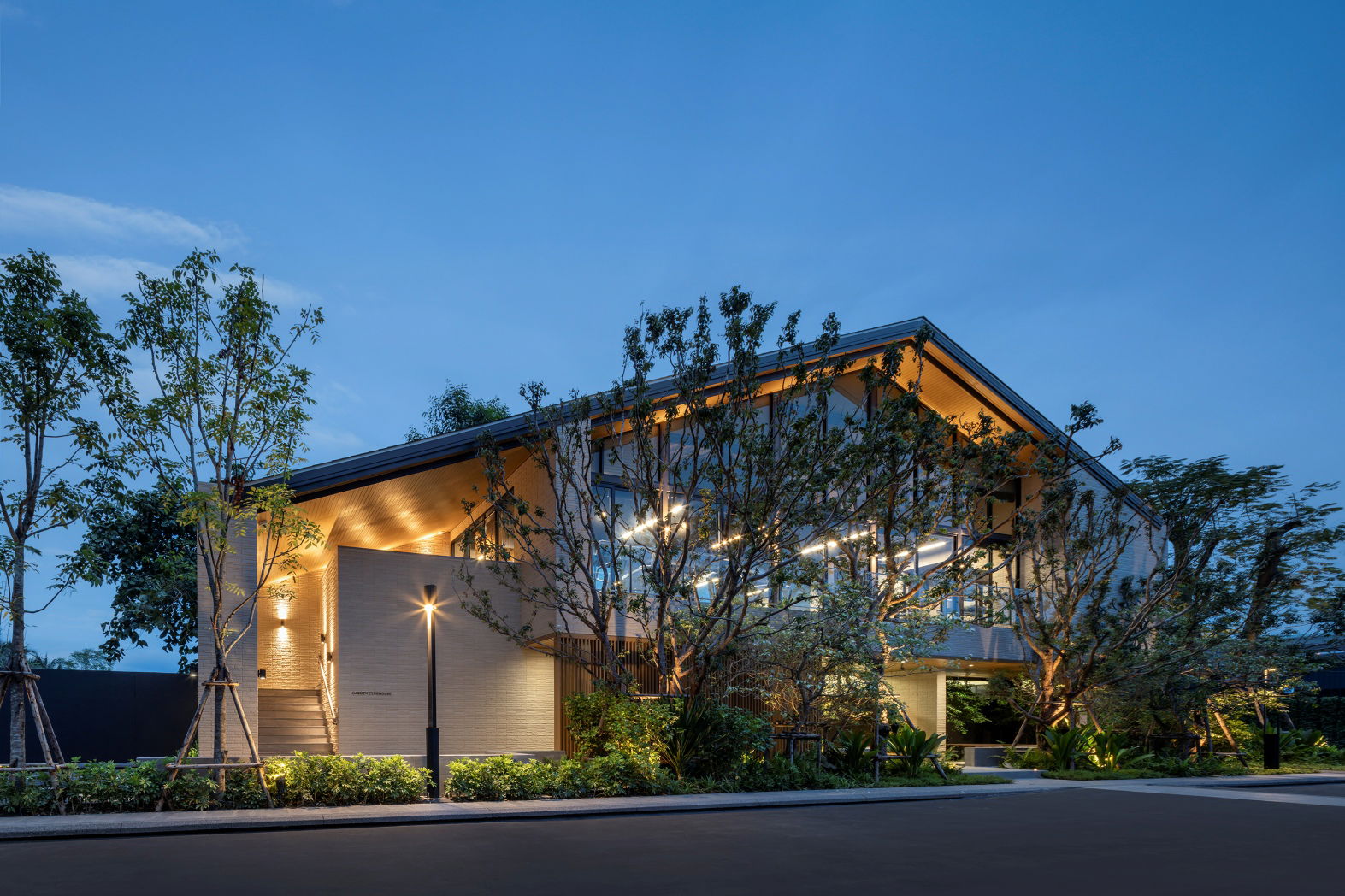 Noble Aqua Riverfront - Front View + Garden