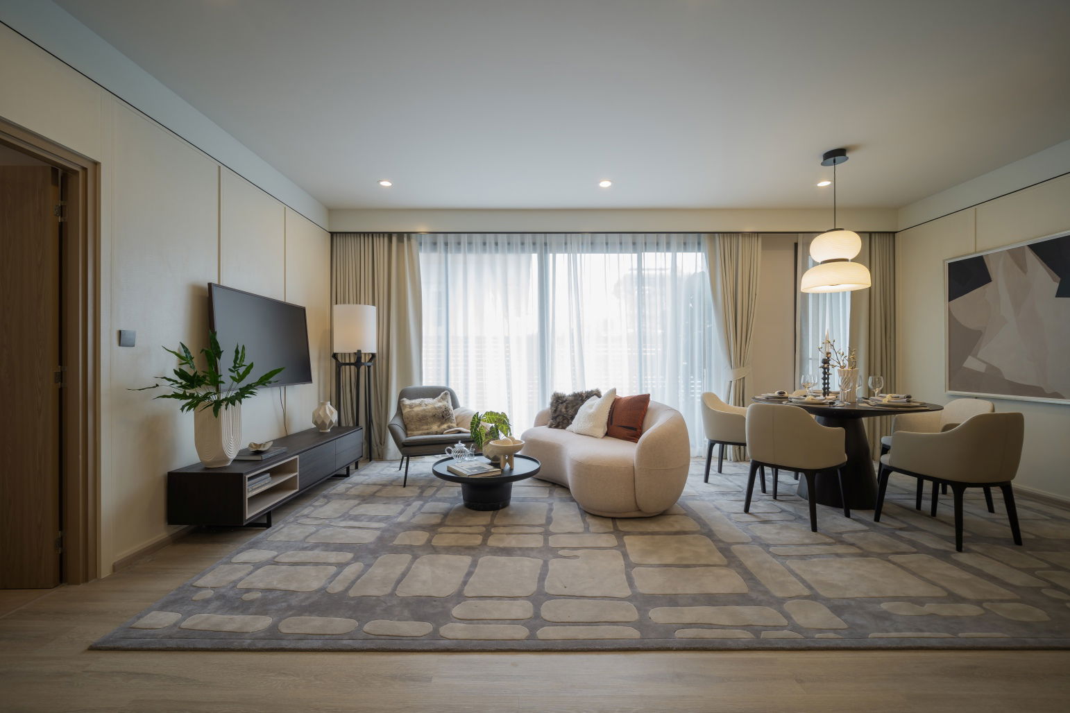 PYNN Soonvijai - Living Room + Dining