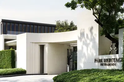 Park-Heritage-Pattanakarn-MainGate.jpg