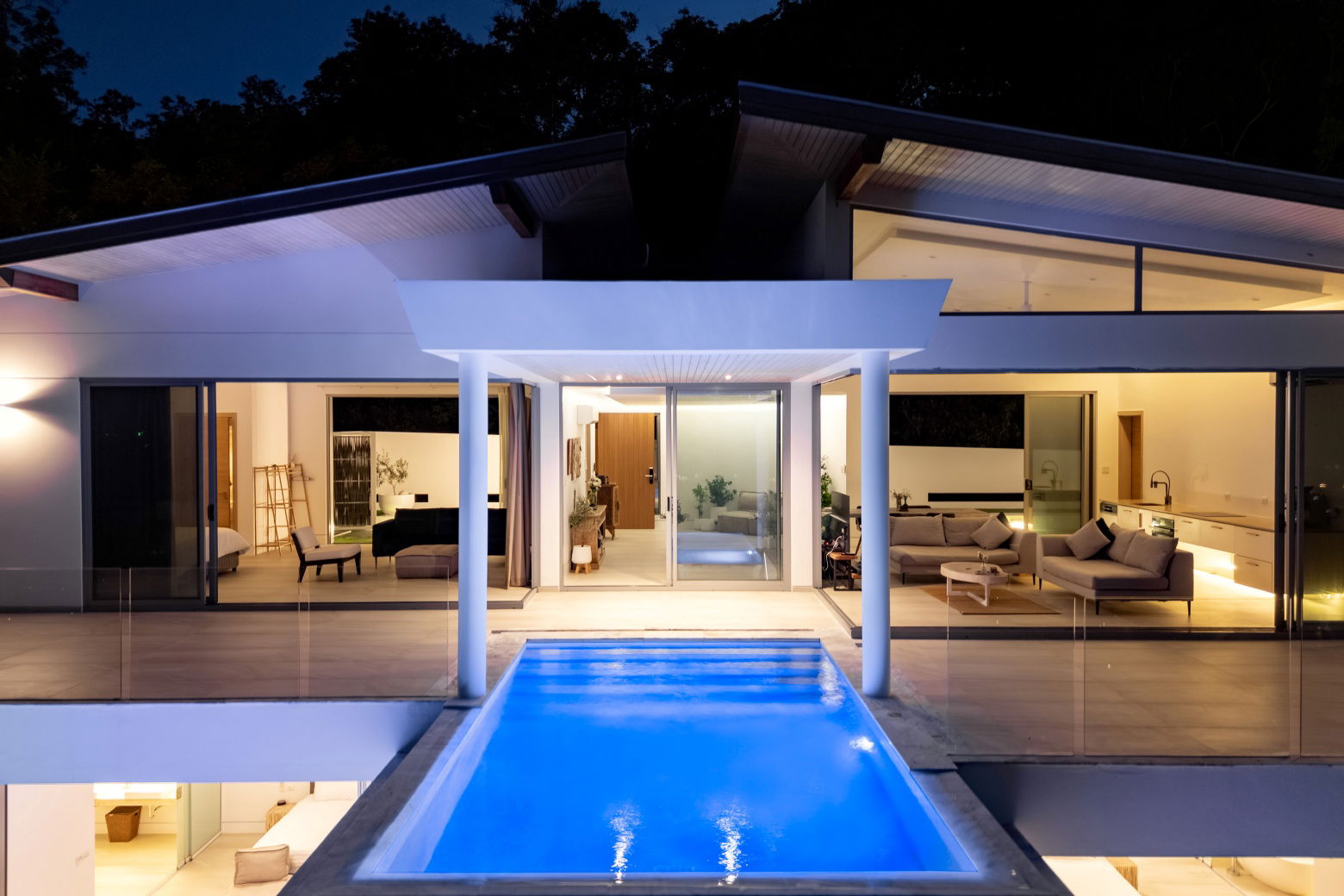 Skyfall Villa - Night Pool View
