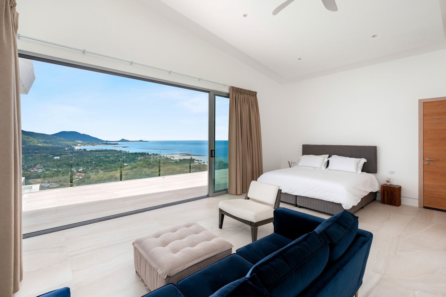 Skyfall Villa - Bedroom Sea View