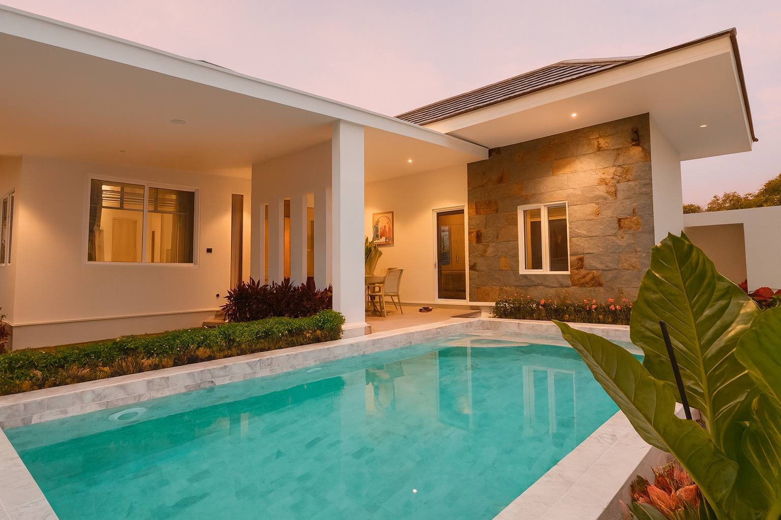 The Pyne plus 2 - Pool - Night
