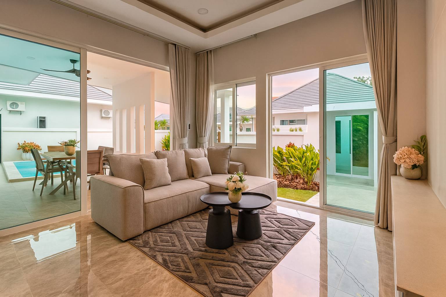 The Pyne plus 2 - Living Room