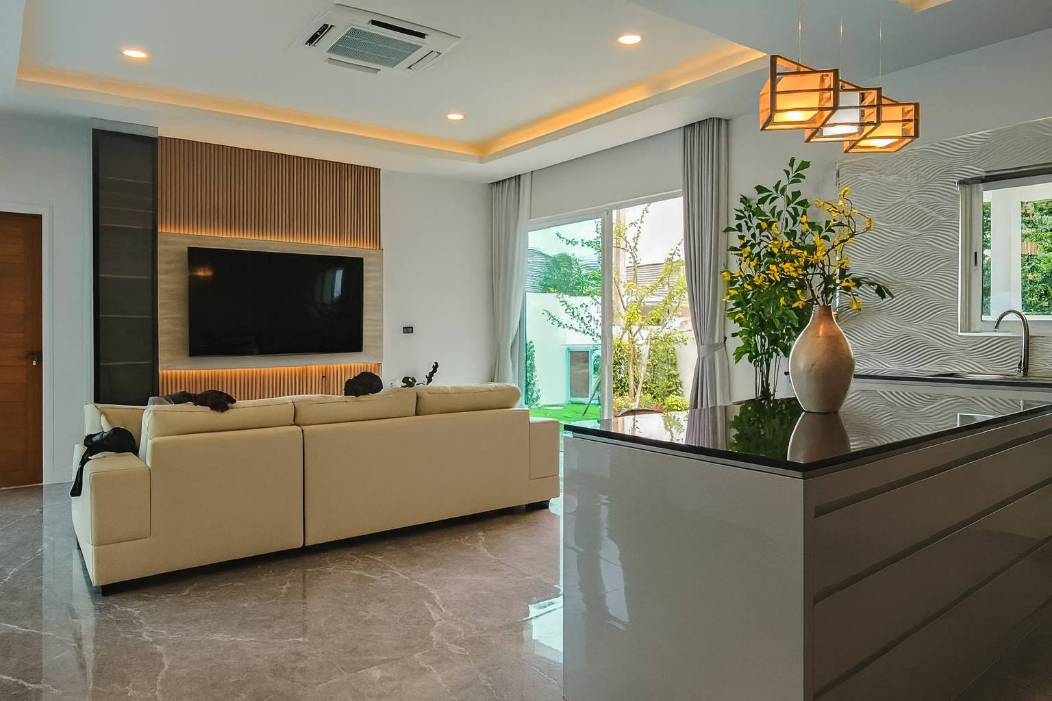 The Pyne plus 2 - Living Room