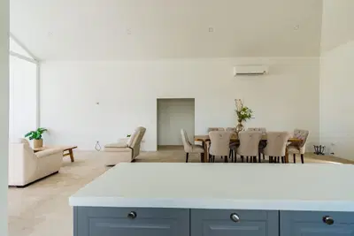 Weaver-Villa-Interior-Kitchen-1.jpg