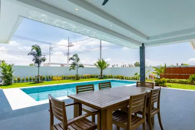 Aria Quartz - Exteriors