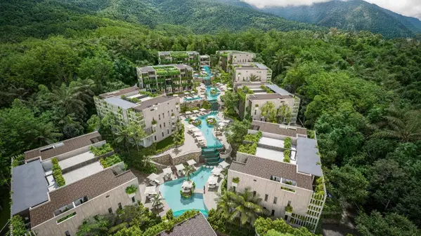Azura Resort - 2BR (Raya)