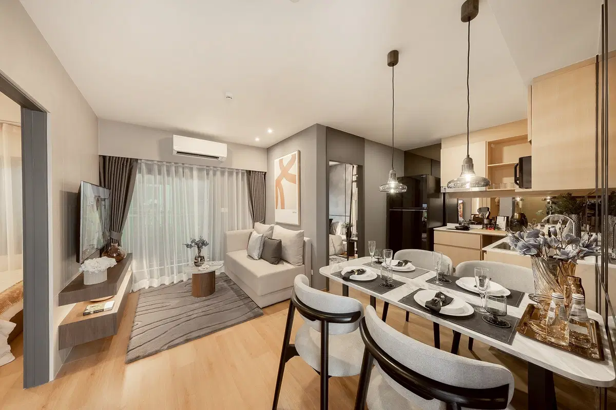 Lumpini Park On 19 - Interior