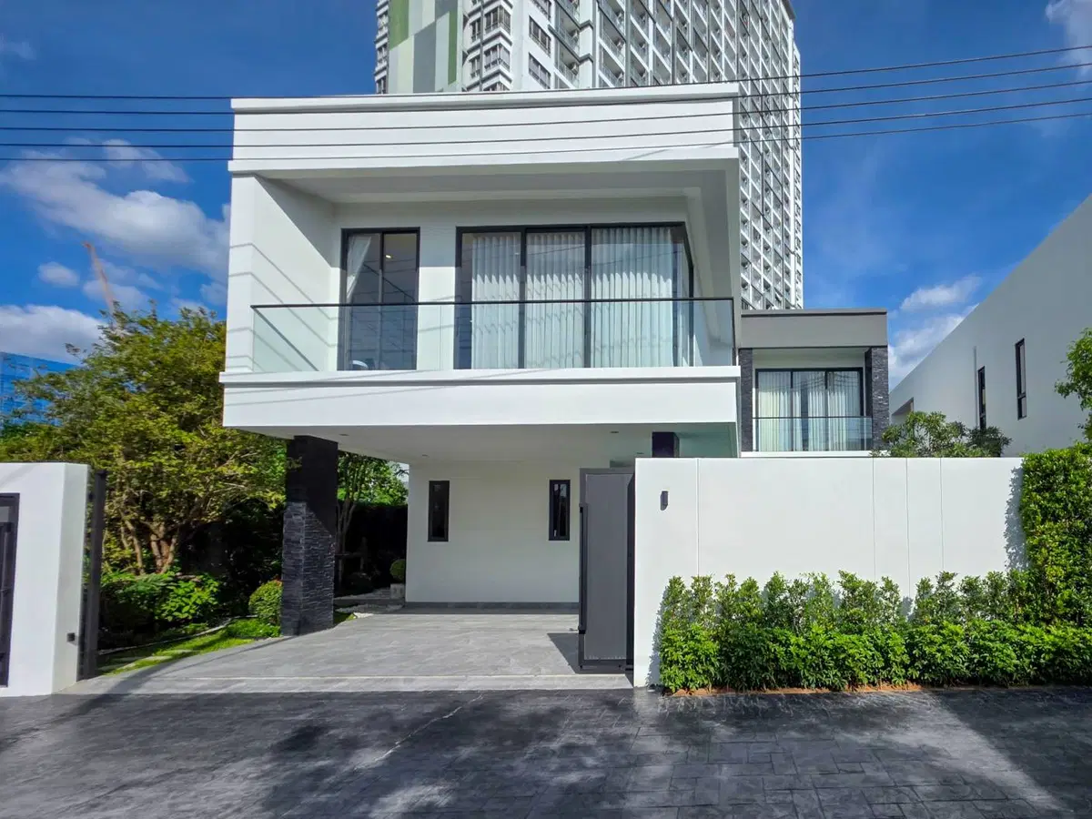 Luxury Vista Villa - Exteriors