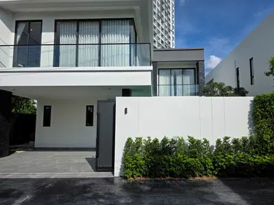 Luxury Vista Villa - Exteriors