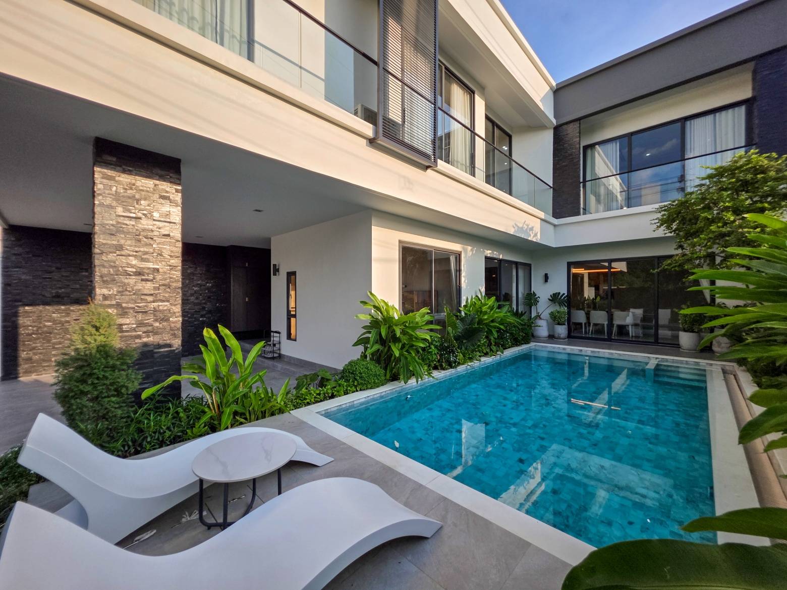 Luxury Vista Villa - Pool + Sun deck