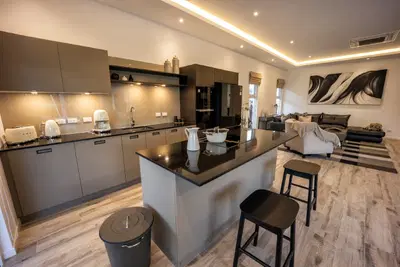 Mali-Lotus-Executive-interior-13.jpg