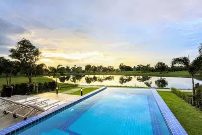Sanctuary Lakes - Dream Home