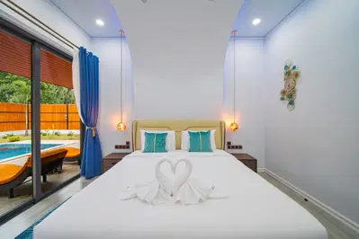The-Moonriver-Bed-Room-002.jpg
