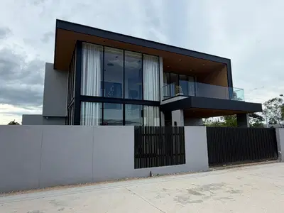 Velaavarin Cha Am - Exteriors