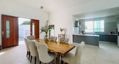 Weaver-Villa-Interior-Dining-area-1.webp