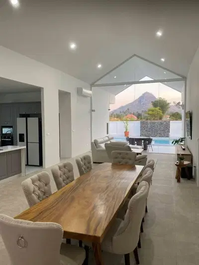Weaver-Villa-Interior-Dining-area-2.jpg