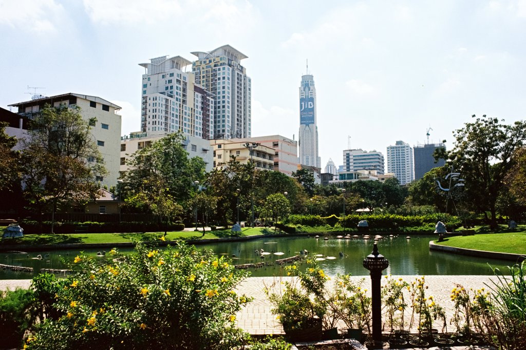 santphap park victory monument bangkok green space